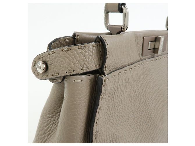 FENDI Peekaboo Medium Borsa 2Way in Pelle Borsa a Mano e a Spalla Greige 8BN290 - vista 15