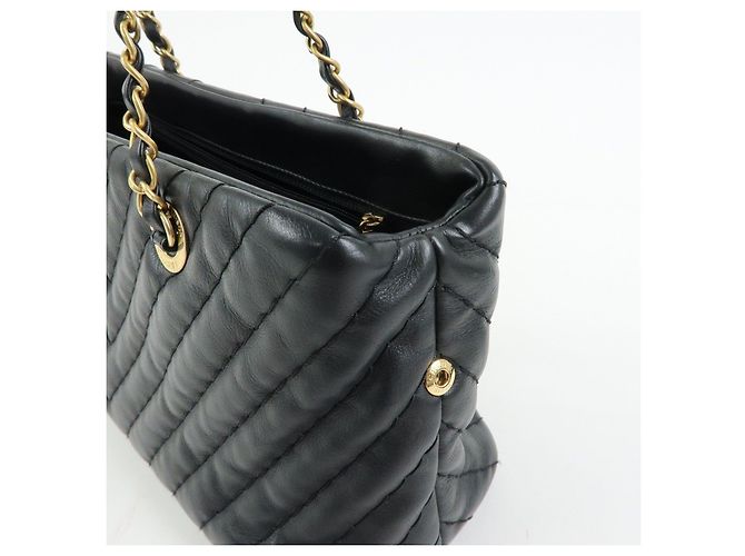 Borsa a tracolla e tote CHANEL in pelle di vitello con cuciture a V e catena, Nero - vista 13