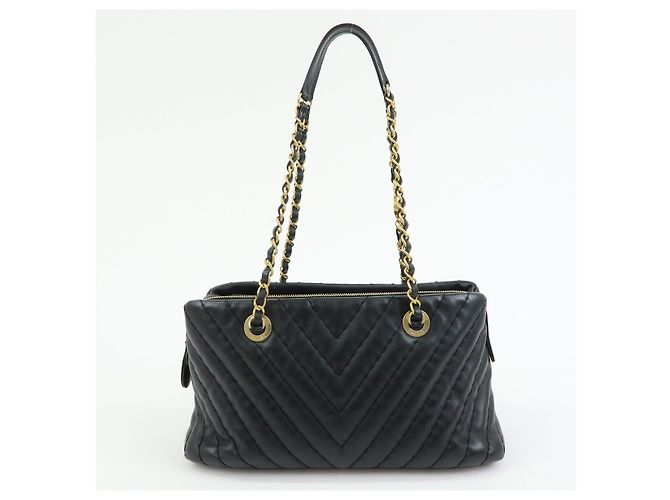 Borsa a tracolla e tote CHANEL in pelle di vitello con cuciture a V e catena, Nero - vista 2