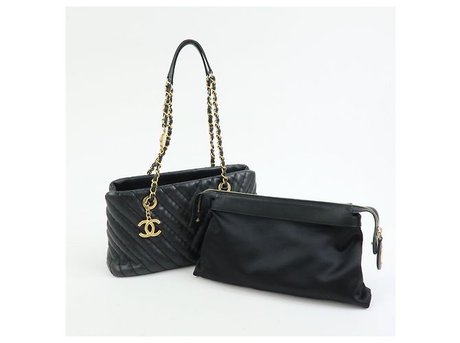 Borsa a tracolla e tote CHANEL in pelle di vitello con cuciture a V e catena, Nero - vista 24