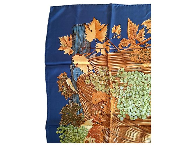 Hermès Carré "Vendanges" foulard en soie bleu et marron - vue 6