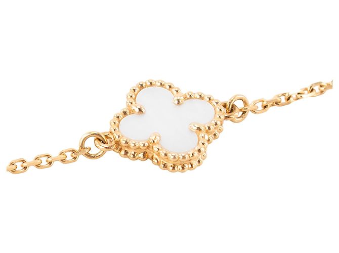 VAN CLEEF & ARPELS - Bracelet Sweet Alhambra Van Cleef & Arpels en or et nacre - vue 2