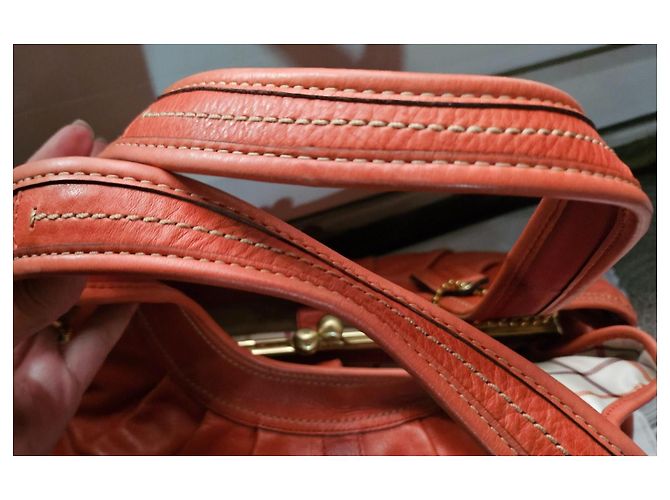 Coach orange Leder-Handtasche mit Kussverschluss - Ansicht 10