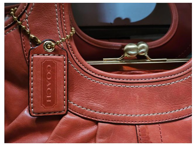 Coach orange Leder-Handtasche mit Kussverschluss - Ansicht 2