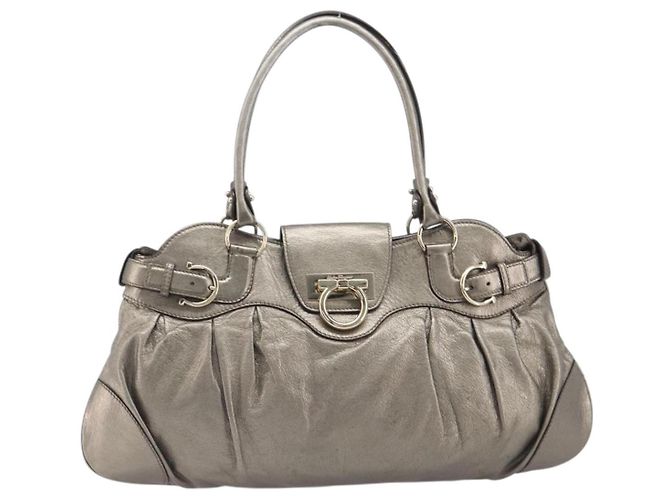 Salvatore Ferragamo Gancini Hand Bag Leather Gold - vista 13