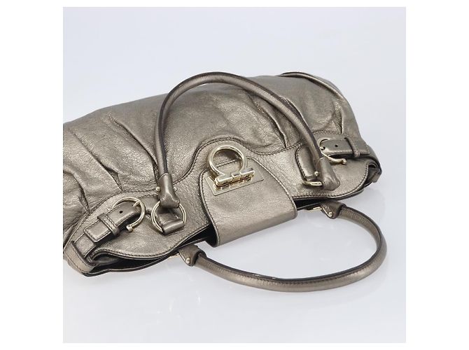 Salvatore Ferragamo Gancini Hand Bag Leather Gold - vista 14