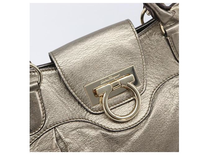 Salvatore Ferragamo Gancini Hand Bag Leather Gold - vista 22