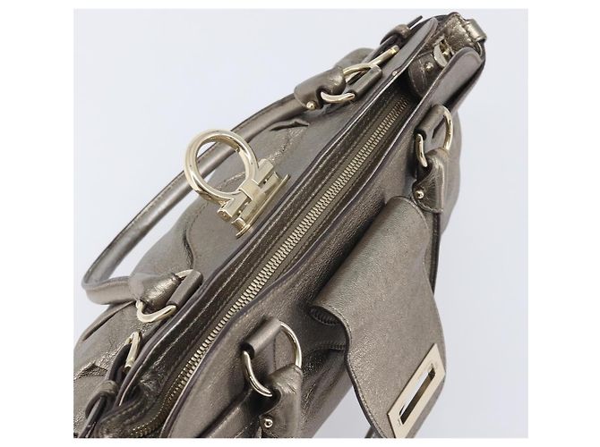 Salvatore Ferragamo Gancini Hand Bag Leather Gold - vista 24