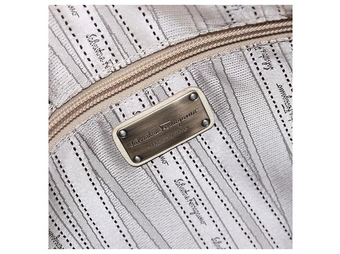 Salvatore Ferragamo Gancini Shoulder Bag Leather Ivory Silver - vista 19