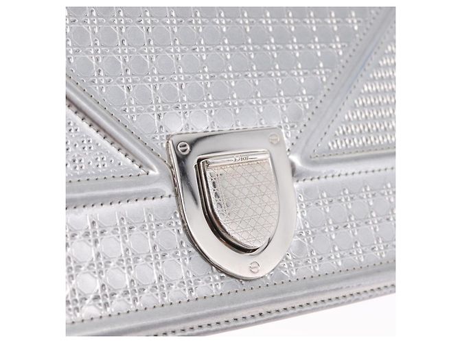 Christian Dior Diorama Schultertasche mit Kette Lackleder Silber - Ansicht 17