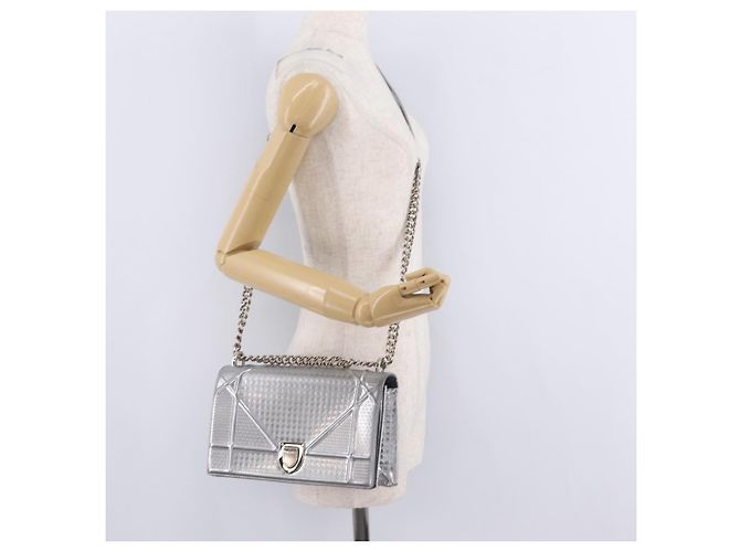 Christian Dior Diorama Schultertasche mit Kette Lackleder Silber - Ansicht 28