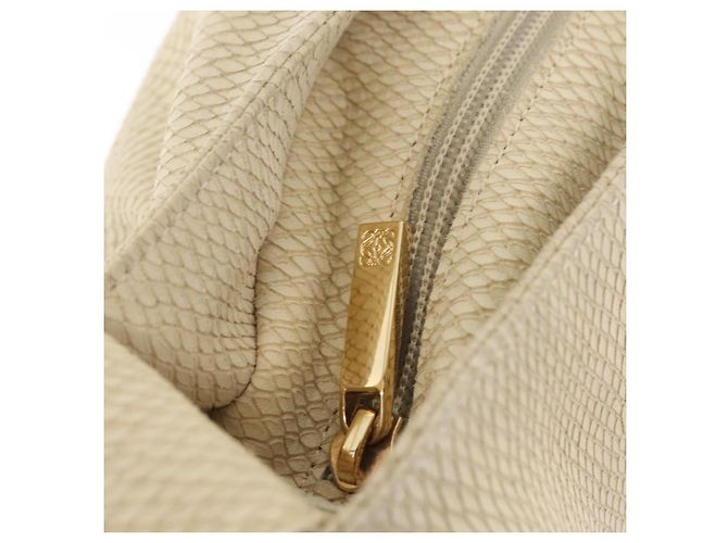 Bolsa de Ombro LOEWE em Camurça Marfim Dourado - vista 15