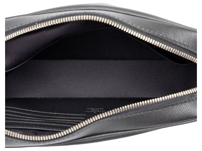 Louis Vuitton Black Taiga Pochette Kasai - vista 4