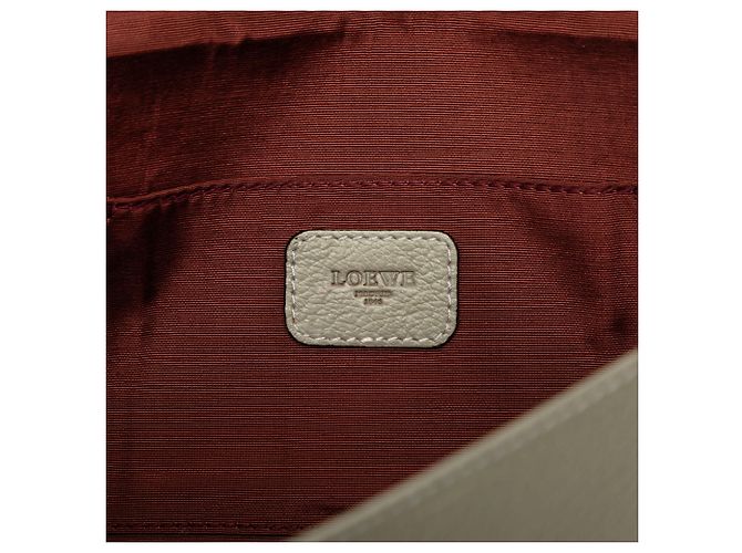 Borsa a tracolla con catena LOEWE in vitello grana grigio - vista 5