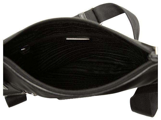Prada Borsa Crossbody in Tessuto Nero con Chiusura a Zip - vista 4