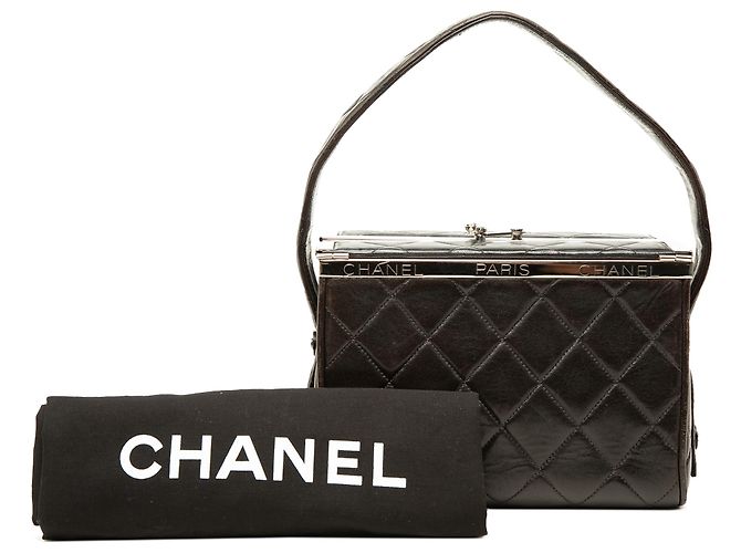 Sac Vanity Box Chanel en agneau matelassé noir - vue 7