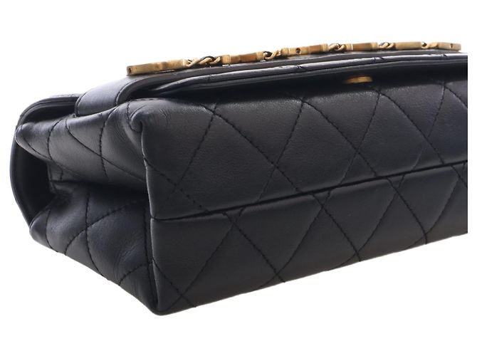 Chanel Black Small Quilted Calfskin Enchained Flap - vista 15