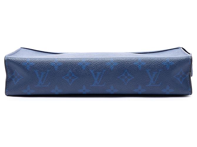 Louis Vuitton Blue Monogram Taigarama Pochette Voyage MM - vista 3