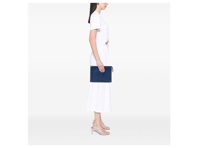 Louis Vuitton Blue Monogram Taigarama Pochette Voyage MM - vista 6