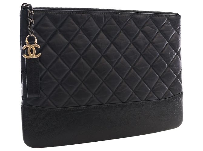 Chanel Gabrielle O Case Clutch in pelle di vitello invecchiata matelassé nera Medium - vista 10