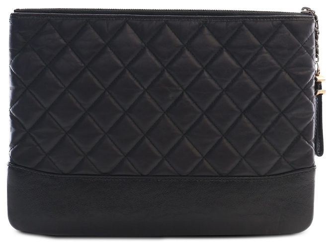 Chanel Gabrielle O Case Clutch in pelle di vitello invecchiata matelassé nera Medium - vista 2