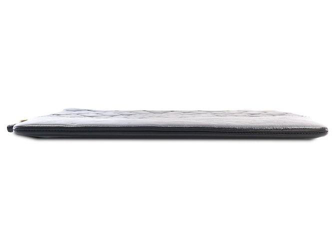 Chanel Gabrielle O Case Clutch in pelle di vitello invecchiata matelassé nera Medium - vista 3