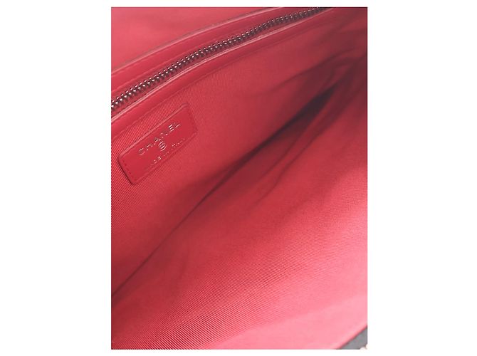 Chanel Gabrielle O Case Clutch in pelle di vitello invecchiata matelassé nera Medium - vista 4