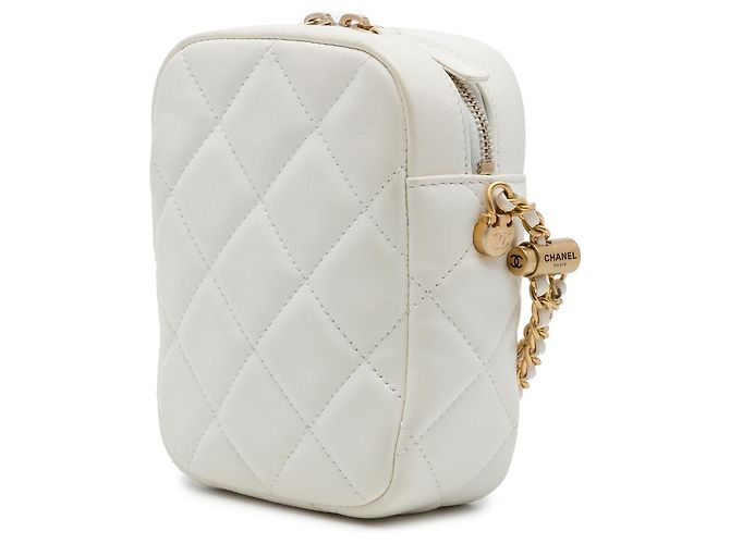 Chanel White Quilted Lambskin Vertical My Perfect Camera Case - vista 2