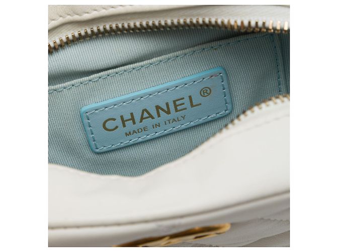 Chanel White Quilted Lambskin Vertical My Perfect Camera Case - vista 5