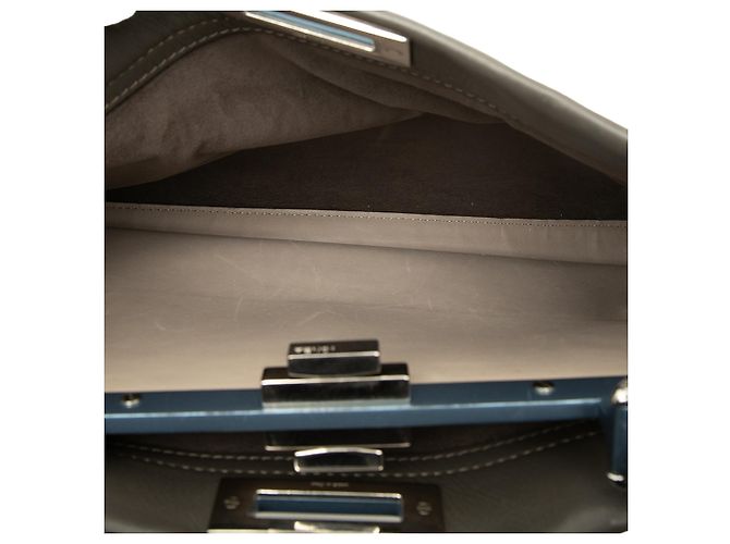 Fendi Peekaboo Iconic Satchel aus Leder in Grau, Größe Medium - Ansicht 4