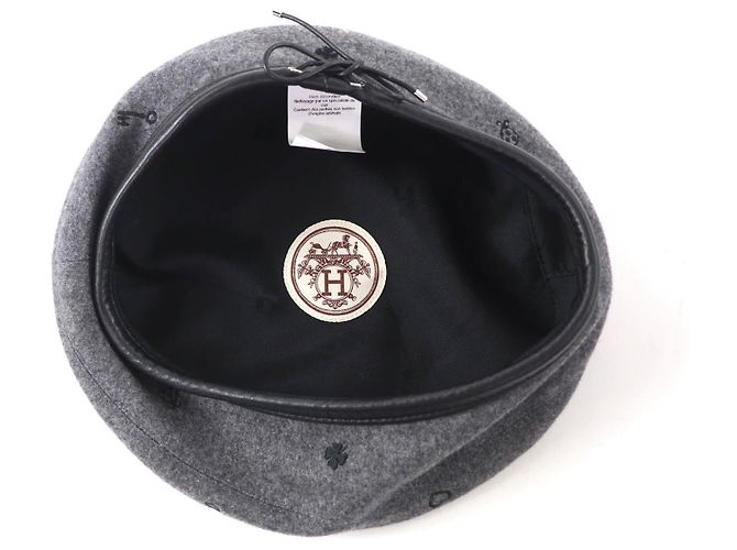 Hermès Hermes Saint Honor Charm Barett aus Lammleder - Ansicht 5