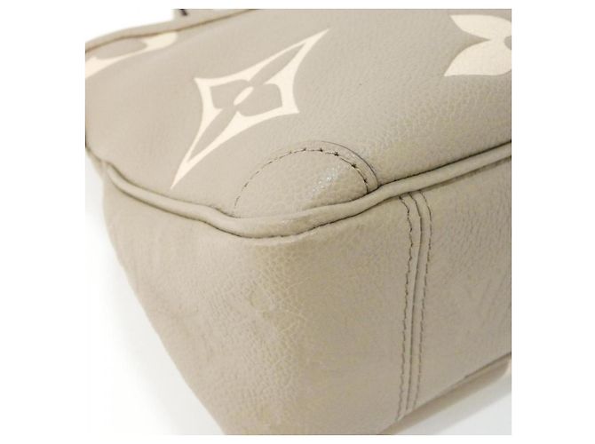 Bolso Louis Vuitton Two-Tone Monogram Empreinte Trianon - vista 3