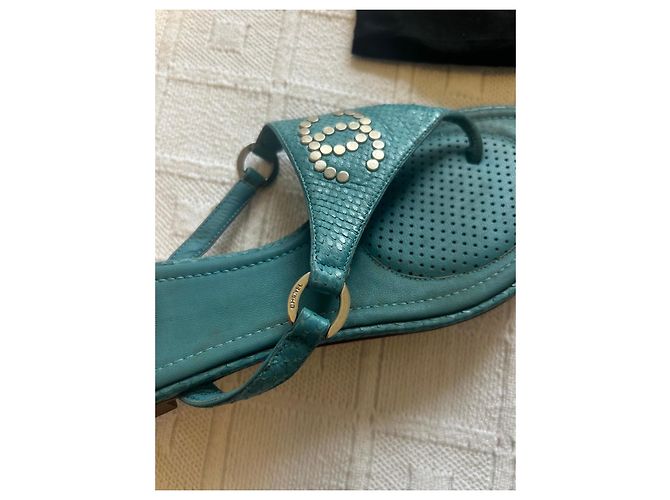 Infradito Chanel in pelle blu anatra - vista 12