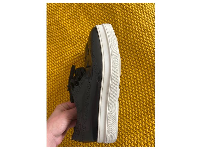 Prada Brogue-Schuhe aus schwarzem Lackleder - Ansicht 5