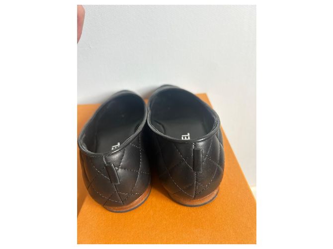 Ballerines Chanel matelassées en cuir noir - vista 3