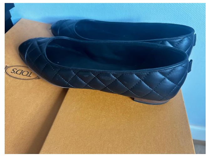 Ballerines Chanel matelassées en cuir noir - vista 4