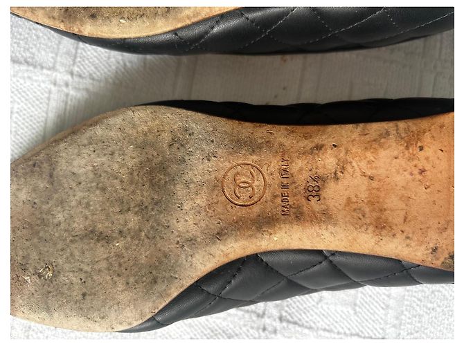 Ballerines Chanel matelassées en cuir noir - vista 6