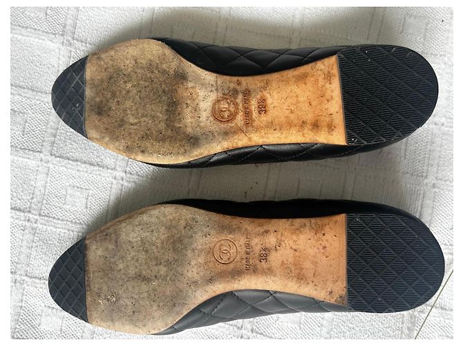 Ballerines Chanel matelassées en cuir noir - vista 7