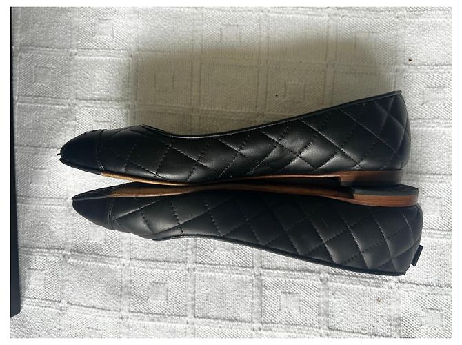 Ballerines Chanel matelassées en cuir noir - vista 8