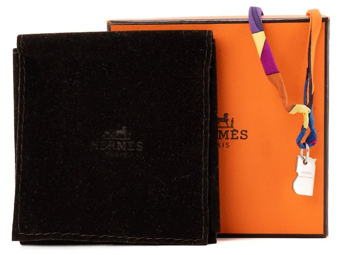 HERMÈS - Collana Camails Tourbillon Hermès in seta multicolore e pendente argentato edizione limitata - vista 3