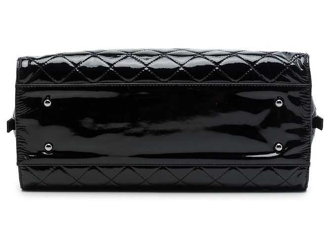 Black Chanel CC gesteppte Lackleder Tote mit Charm - Ansicht 3