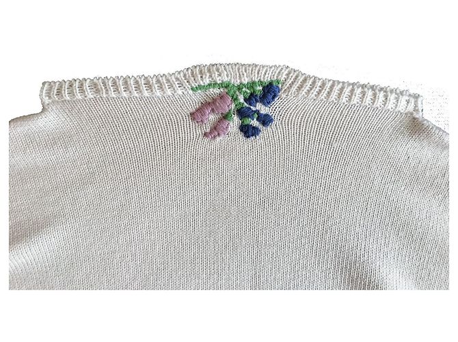 Autre Marque Weißer Merinowollpullover bestickt mit Charakter- und Lebensmittelmotiven - Ansicht 16