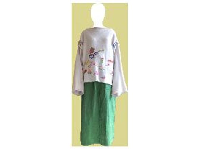 Autre Marque Weißer Merinowollpullover bestickt mit Charakter- und Lebensmittelmotiven - Ansicht 17