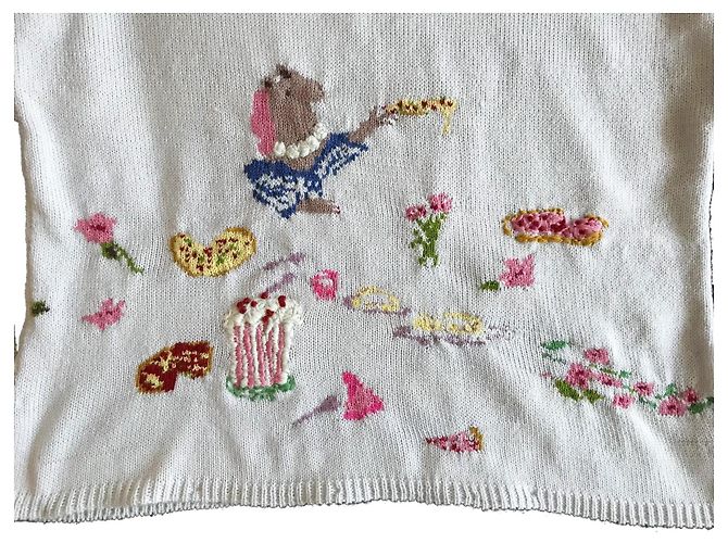 Autre Marque Weißer Merinowollpullover bestickt mit Charakter- und Lebensmittelmotiven - Ansicht 4