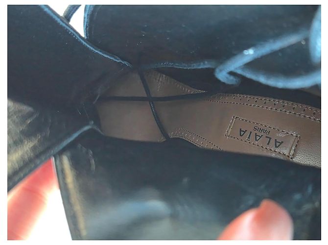 Alaïa Bottines à lacets en daim et cuir python argenté - vue 10
