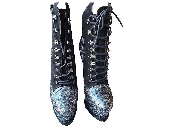 Alaïa Bottines à lacets en daim et cuir python argenté - vue 2