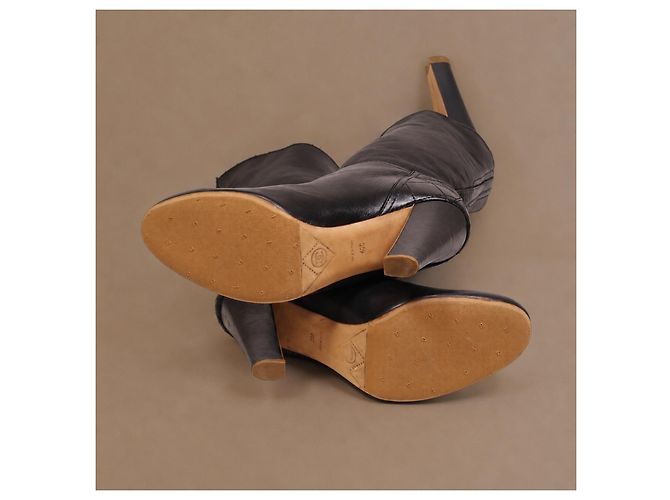 Chanel Botas de couro preto acolchoadas - vista 13
