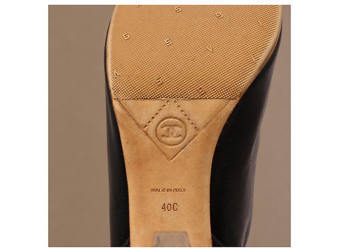 Chanel Botas de couro preto acolchoadas - vista 14