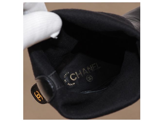 Chanel Botas de couro preto acolchoadas - vista 15