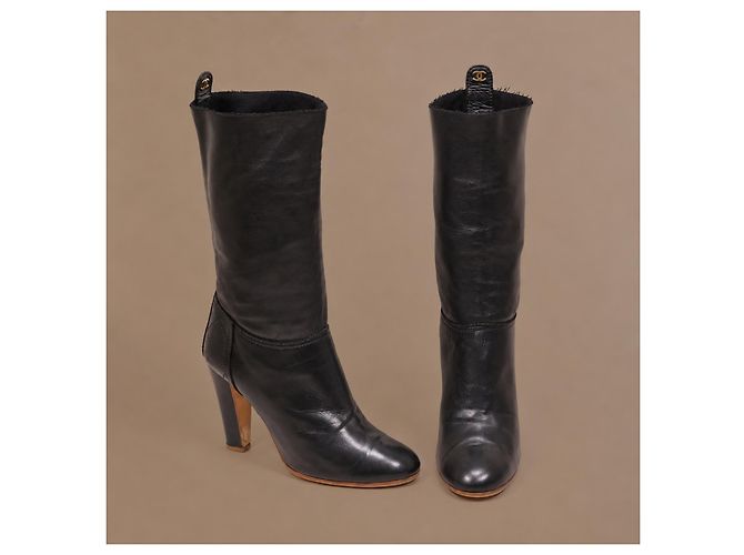 Chanel Botas de couro preto acolchoadas - vista 4